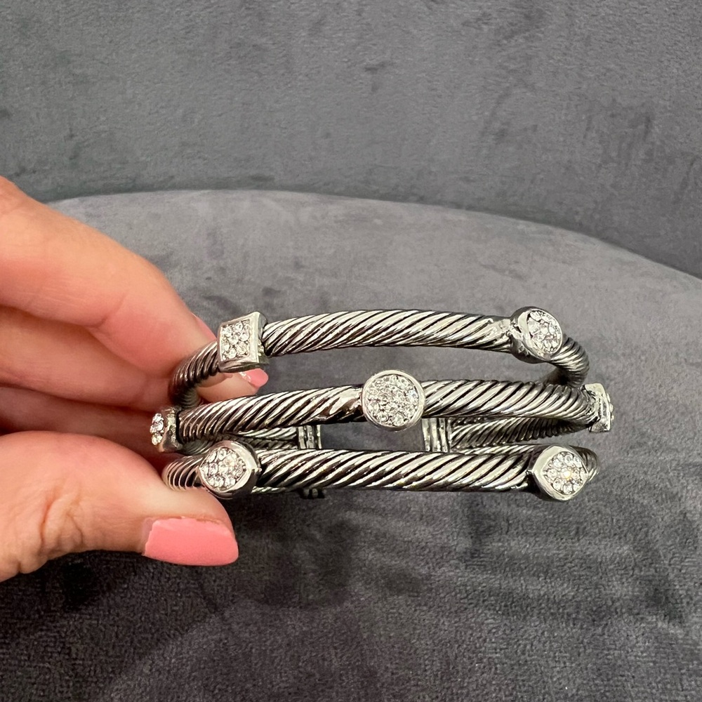 Beautiful cable bracelet!